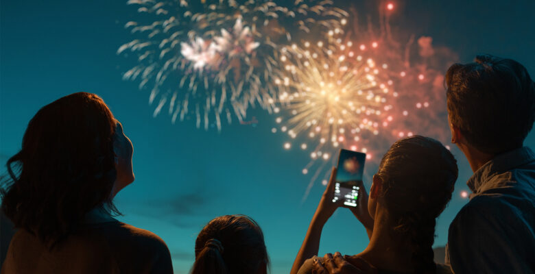 4th of July fireworks and people watching them